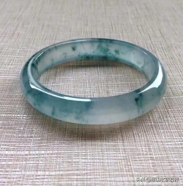 翡翠选糯冰带色还是冰种无色好,无色冰种翡翠大概多少钱