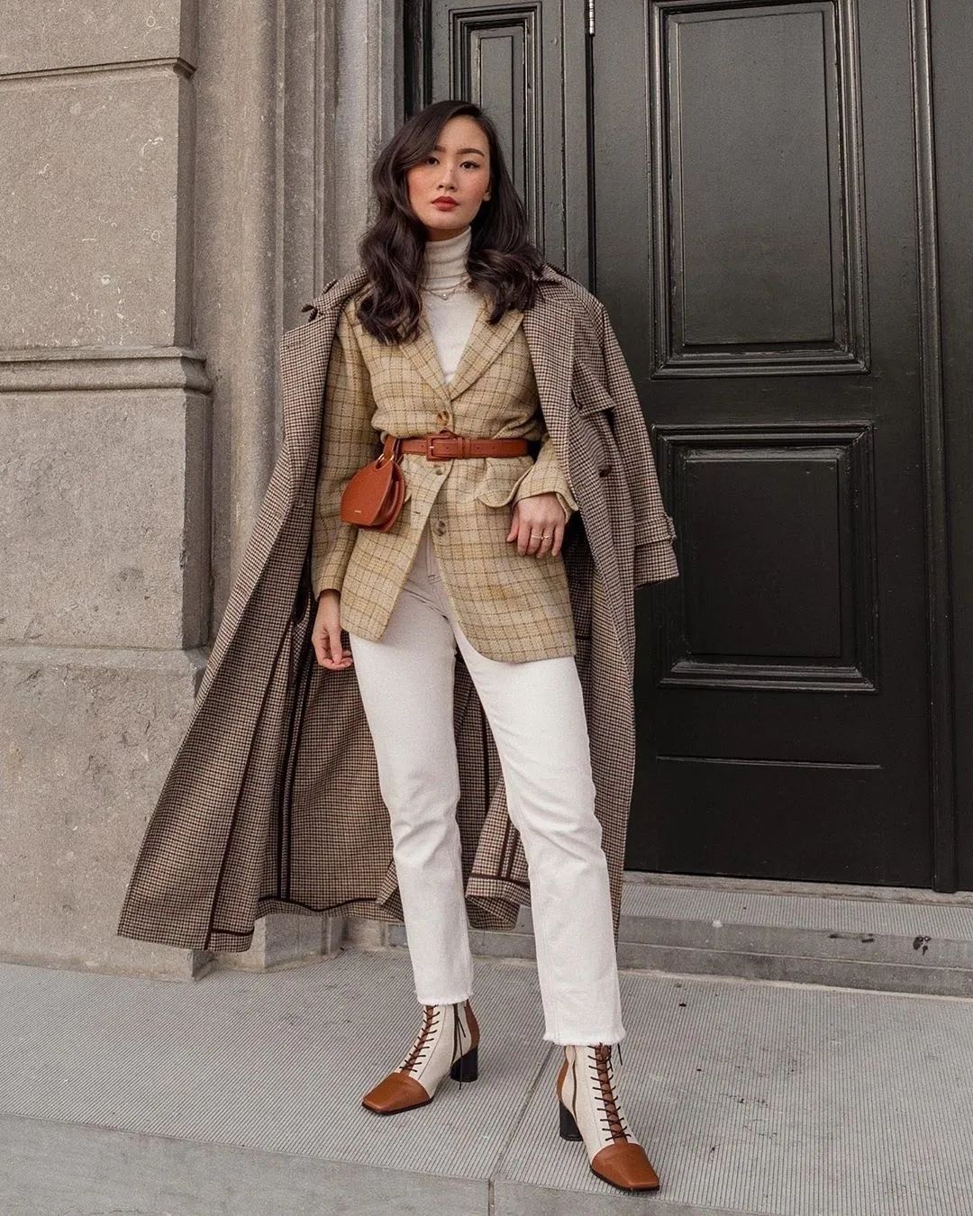 日常穿搭不可少具有质感腰带点缀,时髦精致女士两面穿时尚腰带