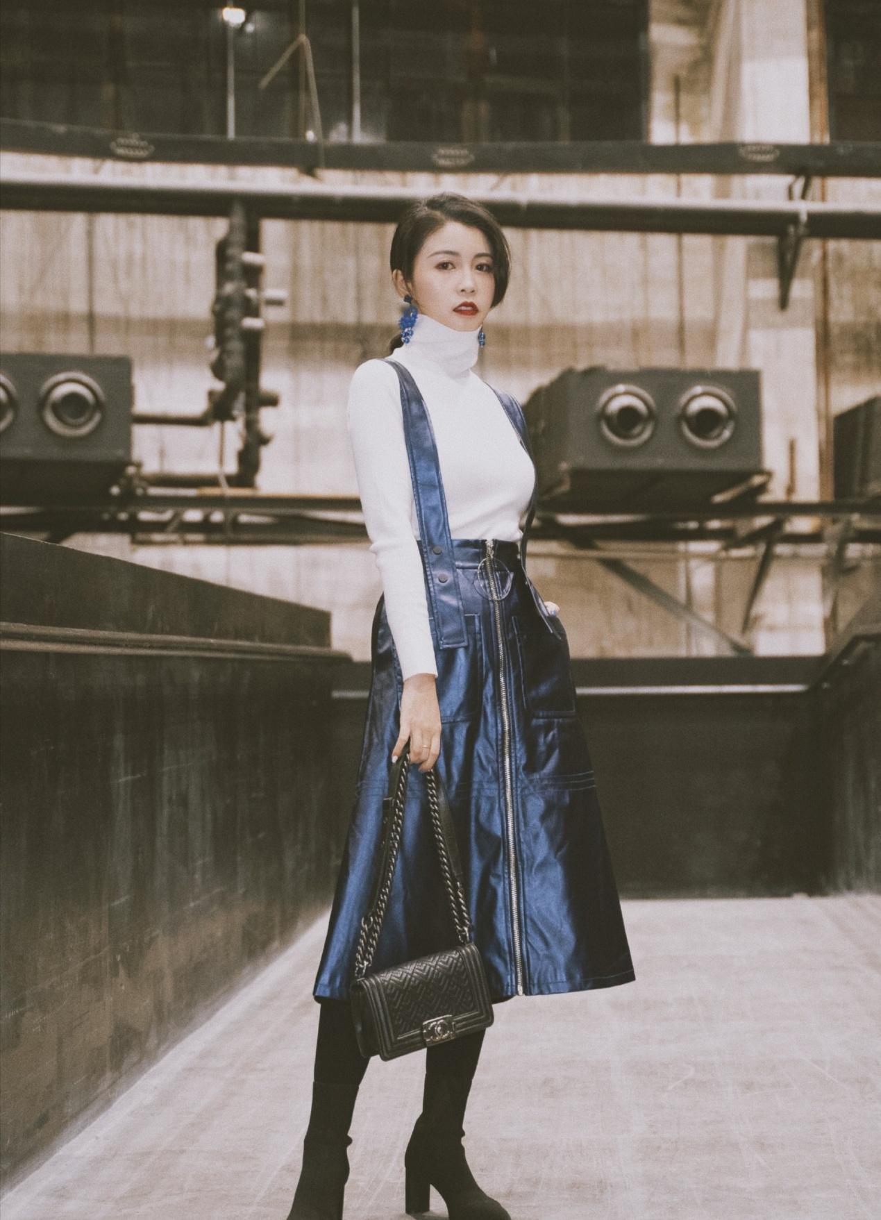 黑色大衣搭配什么颜色毛衣显高级,内搭毛衣也不含糊穿上这些美到爆