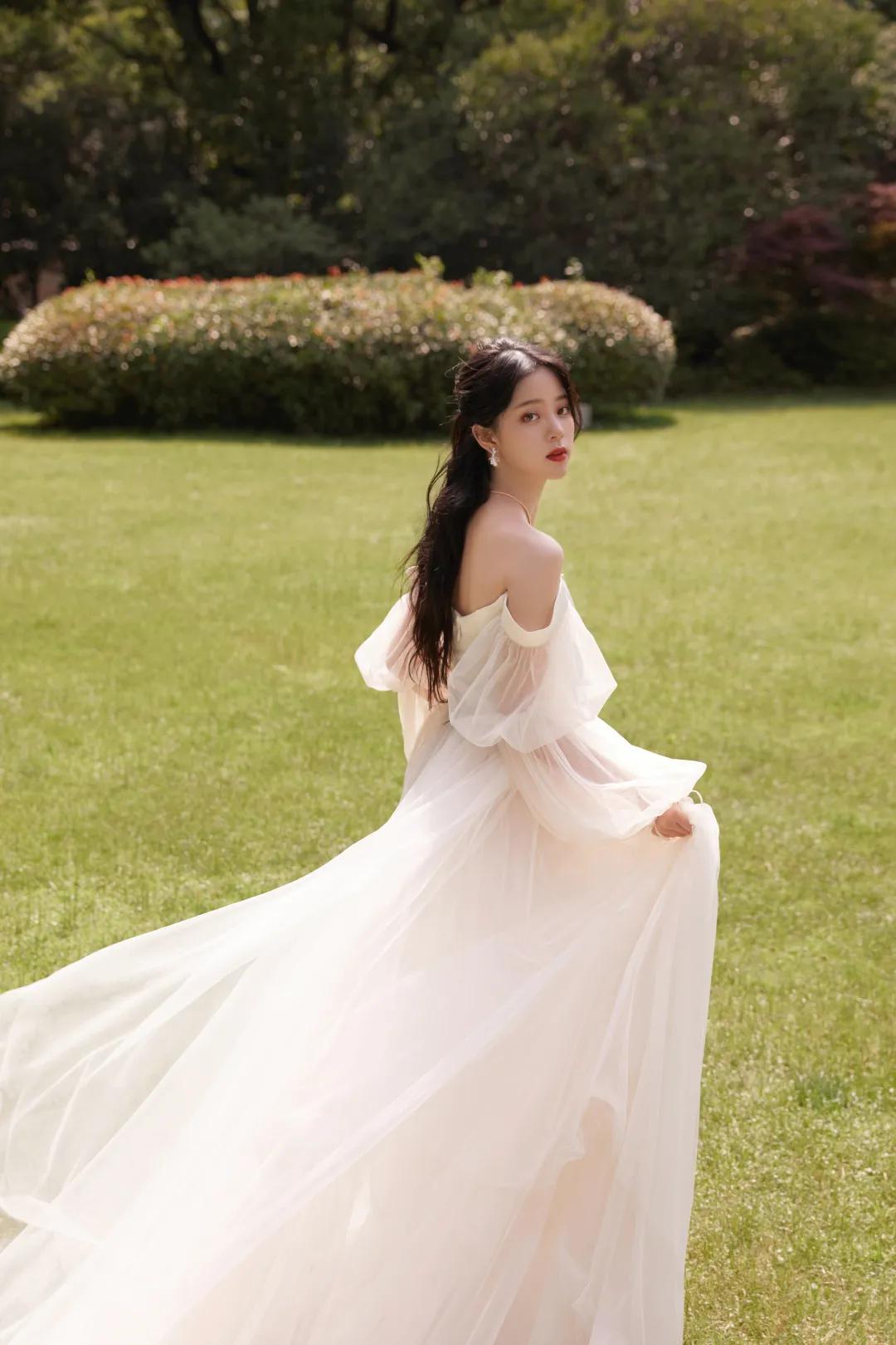 最新明星红毯珠宝,女明星红毯封神造型礼服