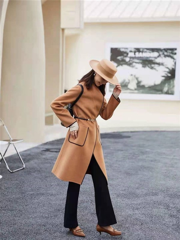 黑色大衣牛仔裤穿搭高级感经典款,修身牛仔裤配大衣的最佳搭配