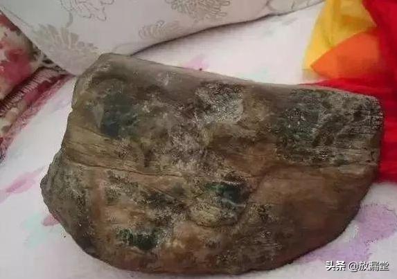 翡翠原石赌石有几种玩法,什么样的翡翠原石才叫真正的赌石