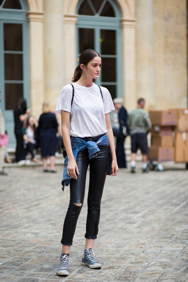 胖女人穿T恤牢记这“3不要”，不然显臃肿还没品味，谁穿谁丑