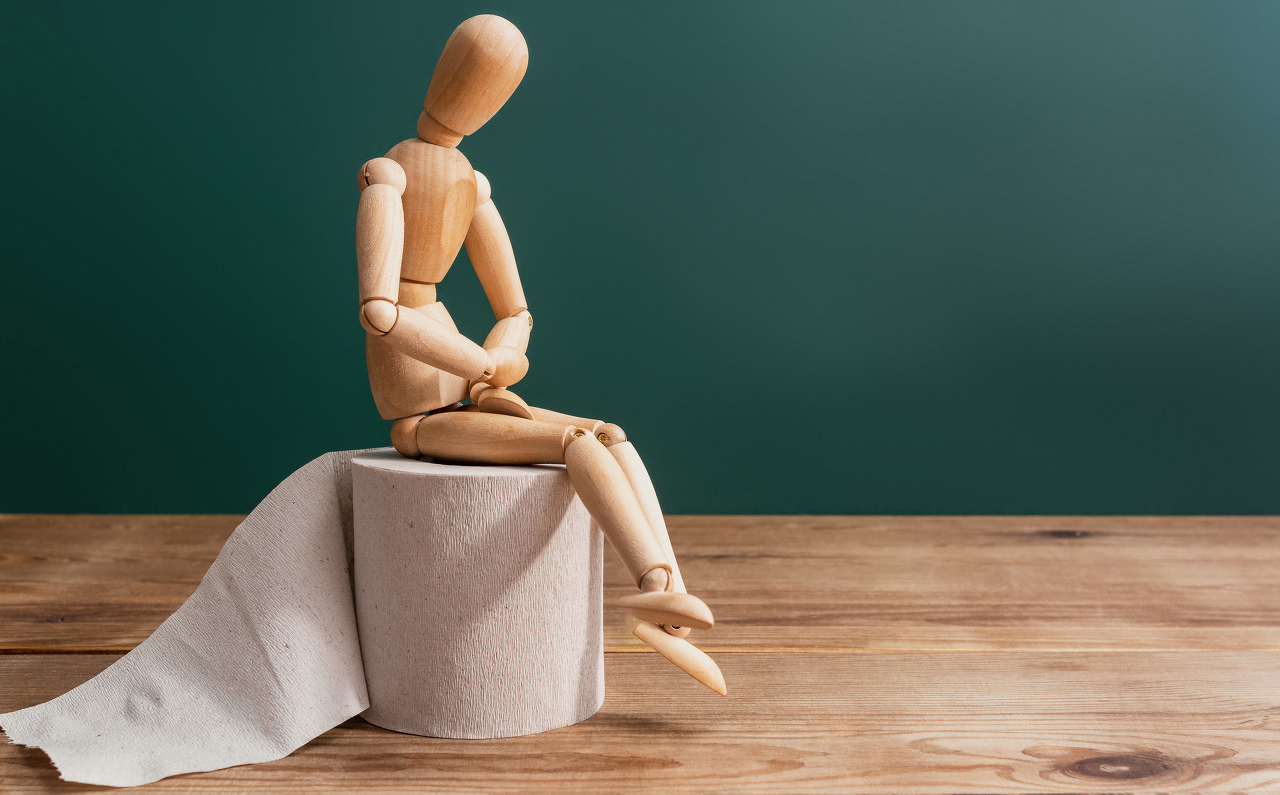 直肠改道后肚子疼是怎么回事,直肠下坠总有大便感觉一个月了