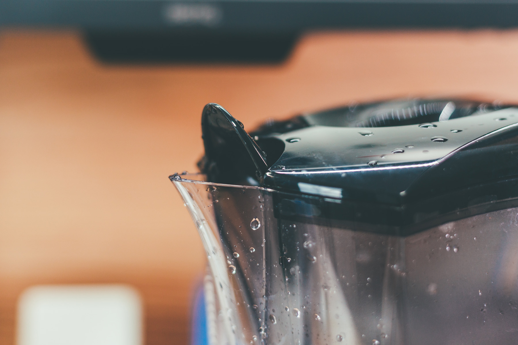 碧然德滤水壶一次最多能倒多少水,每天100升水净水器