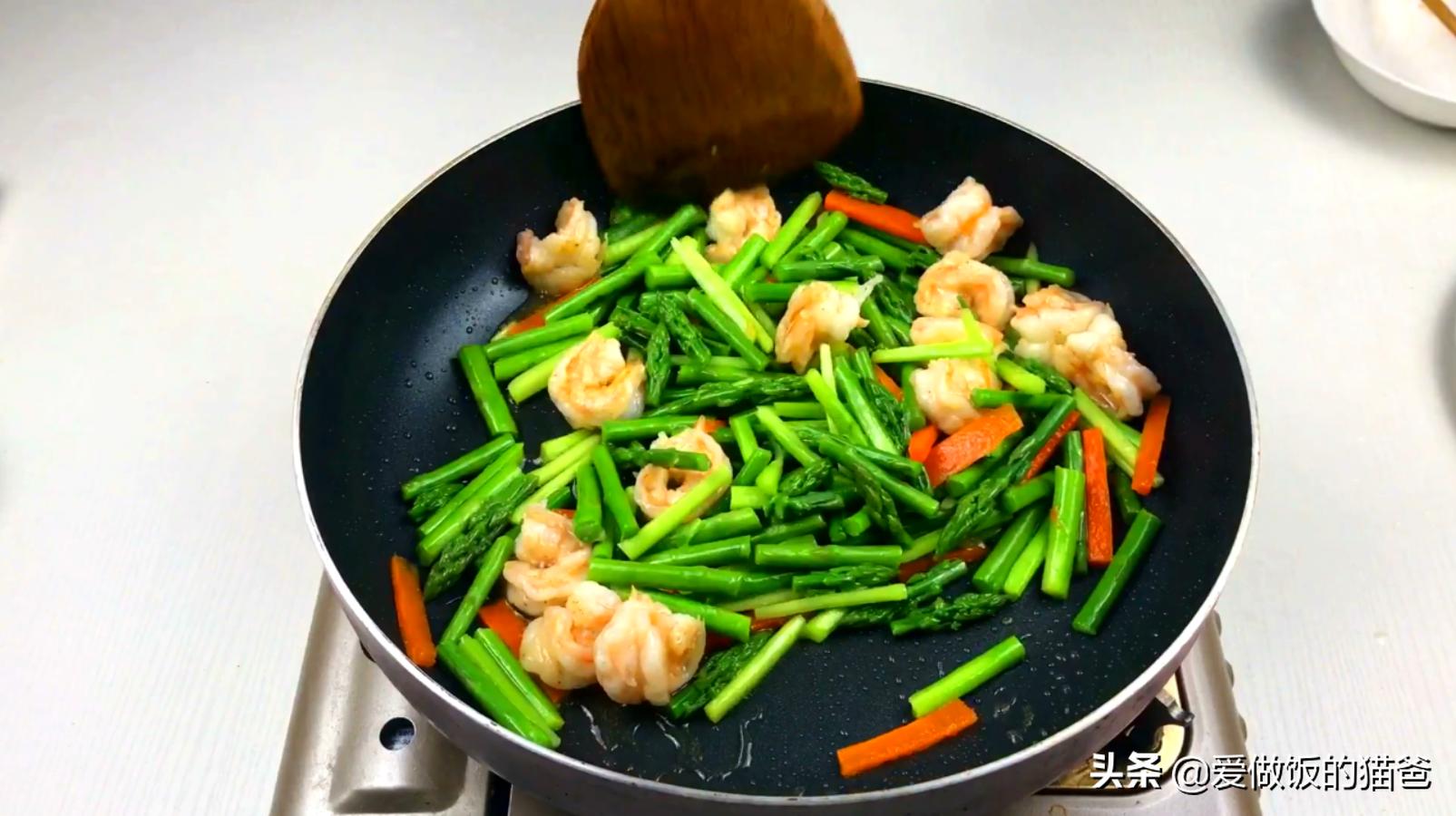 正是吃芦笋的季节清炒一下可好,芦笋炒淮山木耳怎么做才好吃