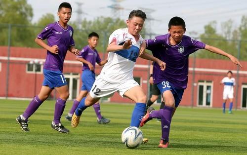 怎么培养孩子踢职业足球,中国孩子为什么踢足球踢不出来