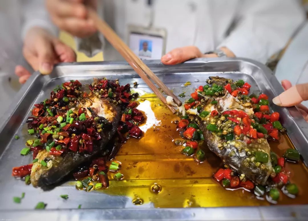 特色烤鱼一鱼两吃,一鱼两吃的烤鱼