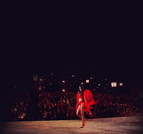 利马超模近期走秀身材,超模利马走台