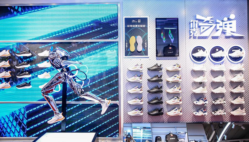 鸿星尔克和安踏比谁的好,鸿星尔克对比安踏哪种好