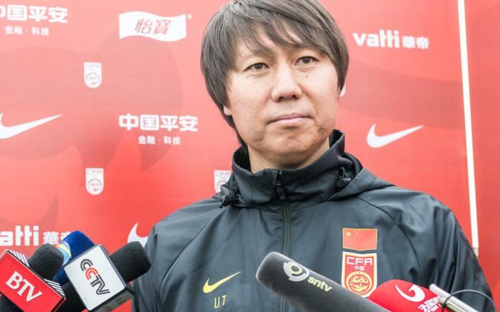 如果中国人都看不起中国人，这球还能踢好？