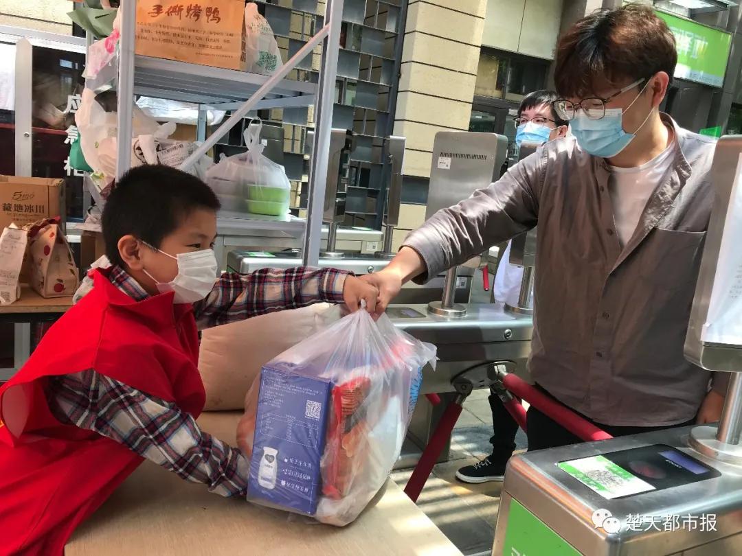 妗堟澘涓嬩笂缃戣,妗堟澘涓嬩笂缃戣鐨勫皬濂冲