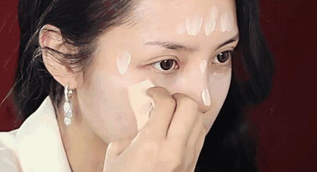 妆前敷面膜，能让底妆更服帖？不烂脸就不错了