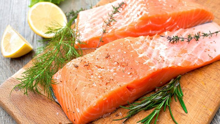 生吃三文鱼腥不腥,三文鱼怎样吃更好吃更简单