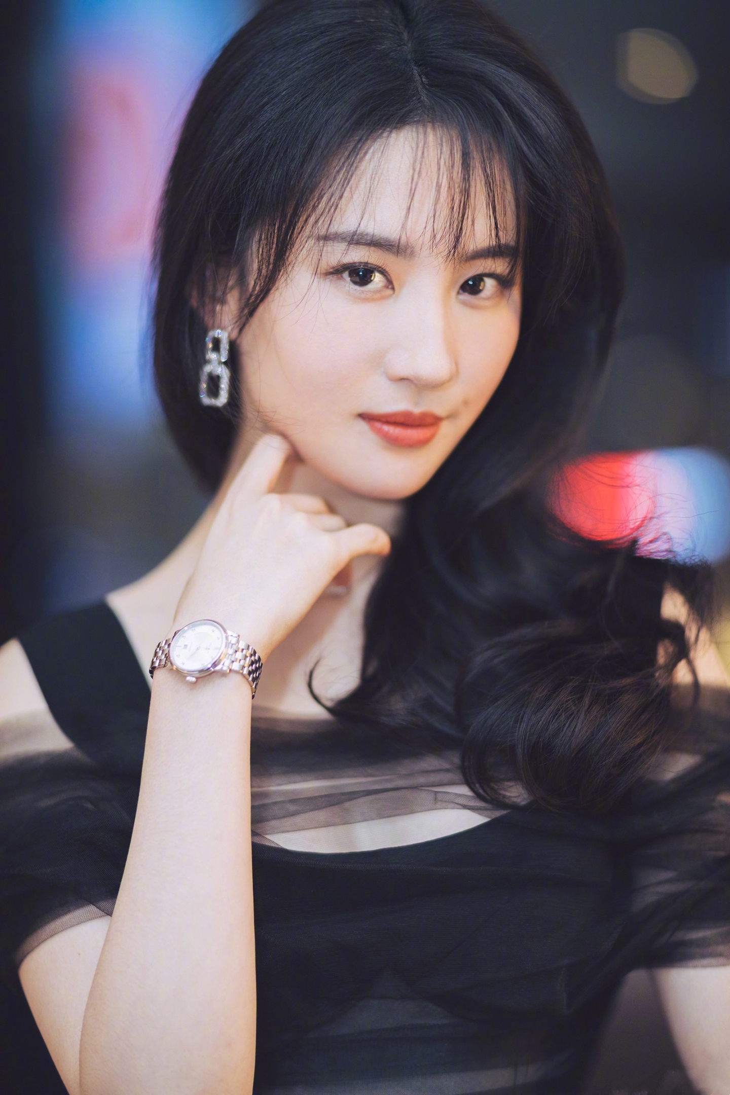 女生眼型桃花眼,狐狸眼的女生一般有什么特征