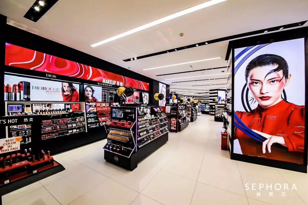 西安赛格品牌大升级！瑞幸和COACH做邻居，西安商业8月迷幻现实