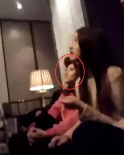 没被央视锤死？整容又离婚？网红转明星？连张艺兴都要替她背锅？