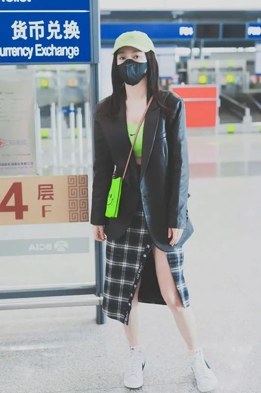 最近火了一种穿法,今年最时髦的穿法搞笑