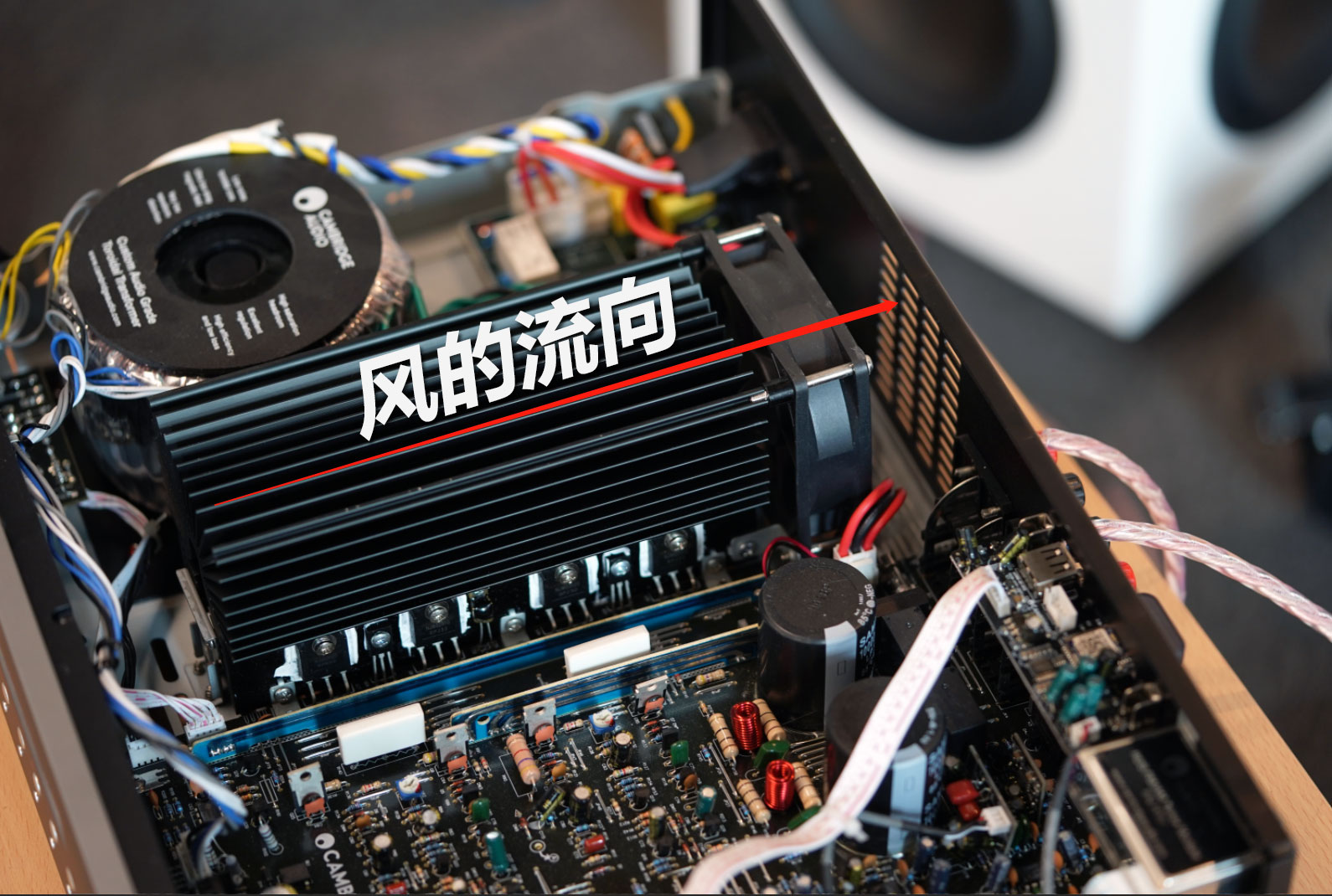 和静电音响不一样？磁力平板音响MagnepanLSR试用