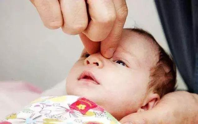 新生儿塌鼻子逆袭高鼻梁,新生儿塌鼻梁怎么变成高鼻梁