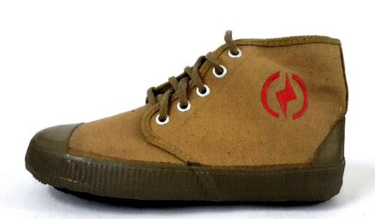 长沙人70年穿鞋往事：为何年轻学子们又穿高帮的球鞋了？