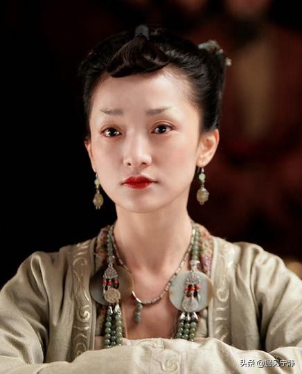 周迅早年艺术照片被曝价值184万,周迅拍卖