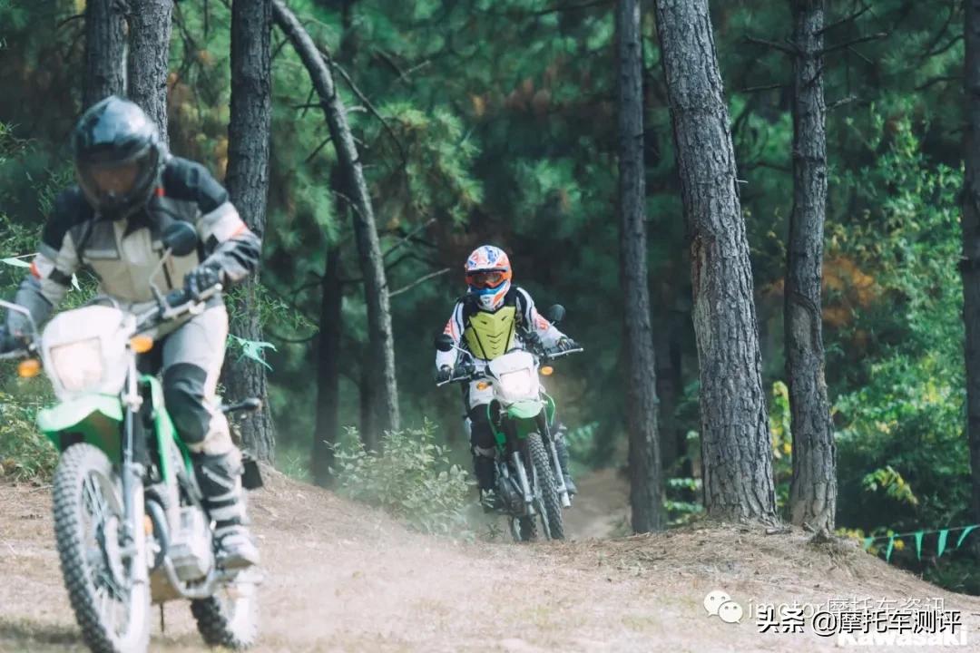 川崎klx230和川崎300x哪个好,川崎klx230和无极300哪个好