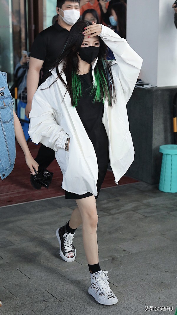 杨超越土豪视频,杨超越穿大牌