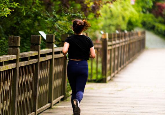 单品销量突破,安踏vs李宁中国鞋王争霸史