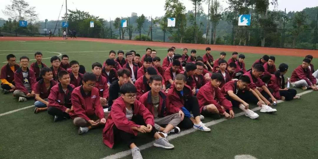 三尺讲台书写桃李芬芳,三尺讲台书写青春芳华