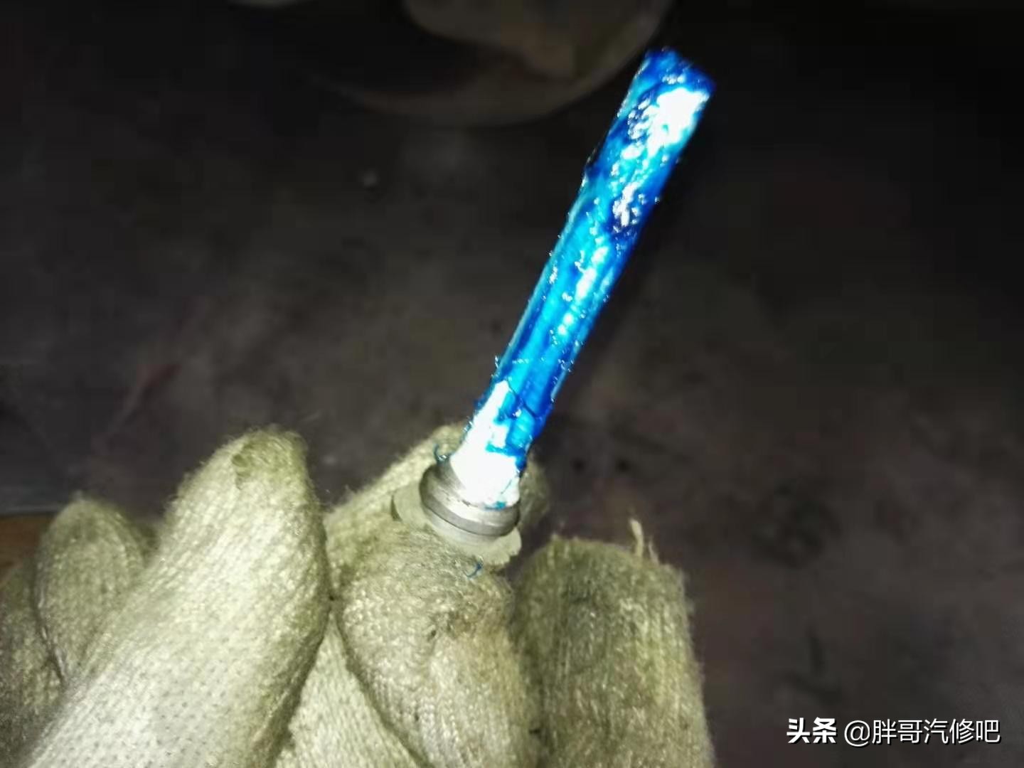 刹车时有哐当一声异响,低速刹车有哐哐哐的响声