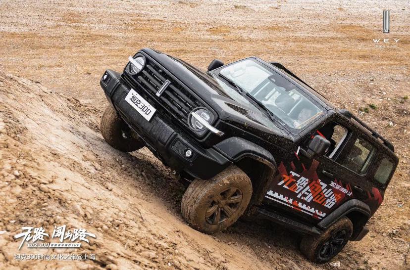 试驾全新坦克300越野版,三把锁硬派越野车