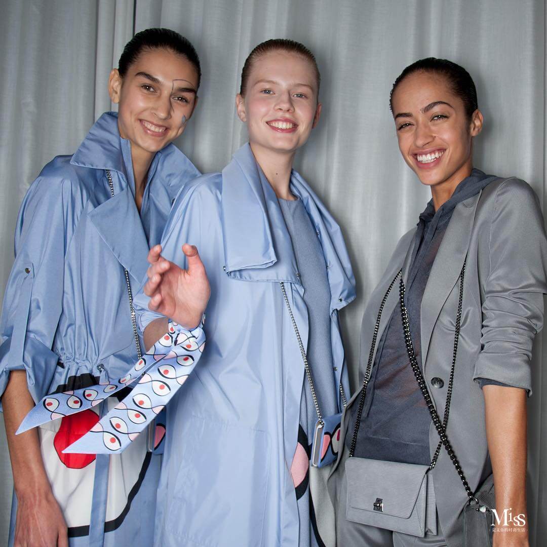 哑光妆容的魅力，在于提供漆黑的夜晚，展现色彩之美