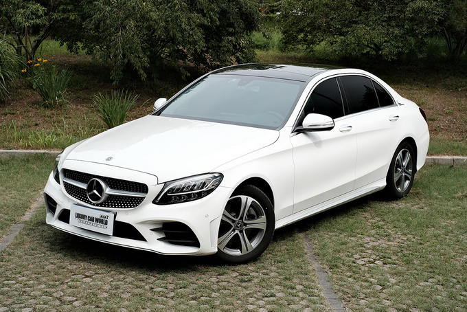 奔驰c级180落地多少钱,豪华奔驰180