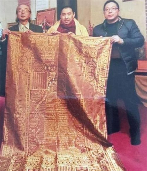 盗墓贼挖无价国宝,盗墓贼随手扔的布拍出高价