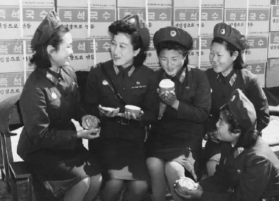 高颜值的朝鲜女兵,70年代朝鲜女兵