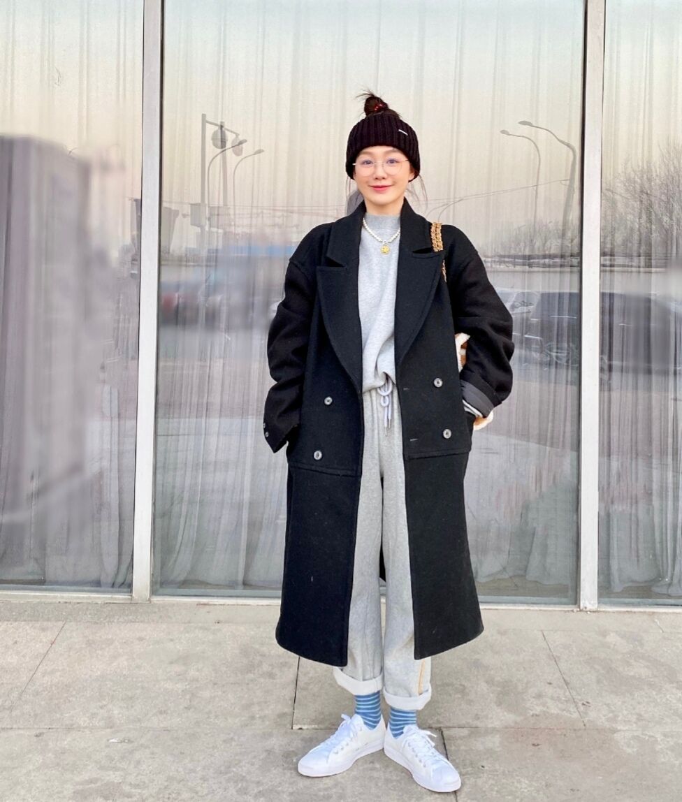 黑色大衣最显气质,黑色大衣比较普遍但越看越耐看