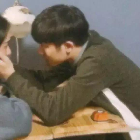 画地为牢我在牢里慢慢变老独白,情侣头像我想要和你一起慢慢变老