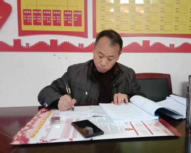 痛心为掩护群众两名警员中弹牺牲,痛心他倒在抗疫一线因公殉职