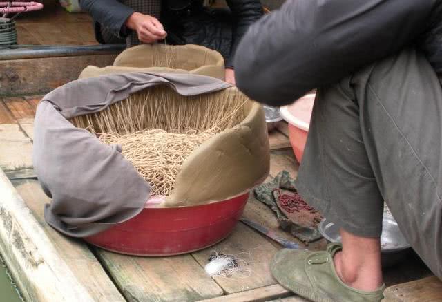 钓鱼大铁钩捕鱼技巧,捕鱼古老方法钓鱼