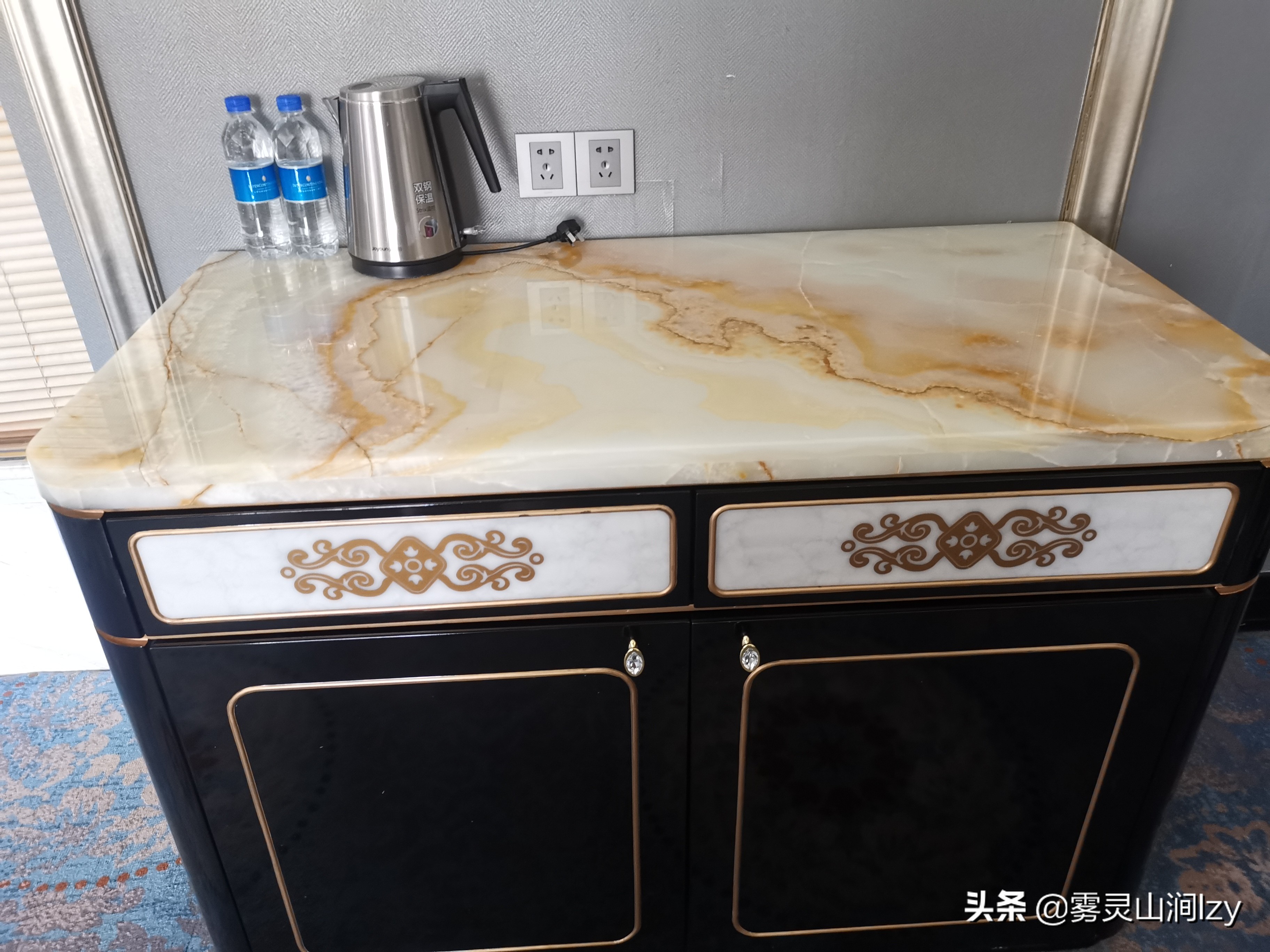 蓝天白云下的雪域高原布达拉宫,蓝天之下日光之城简介