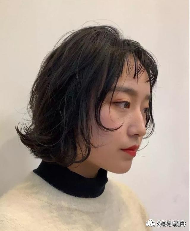 2020年最流行的发型气垫烫锁骨发,2020年最流行烫的锁骨发型