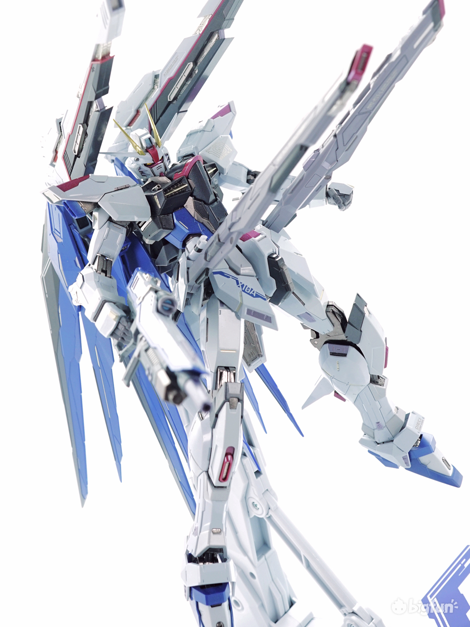 自由高达手办2.0成品,mb自由高达2.0对比1.0