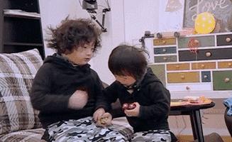 孩子的脸被老师打青家长怎么处理,儿子的脸被同学打