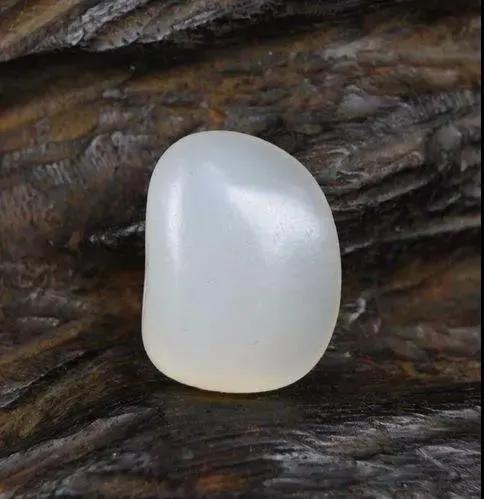 和田玉籽料中的八座金山