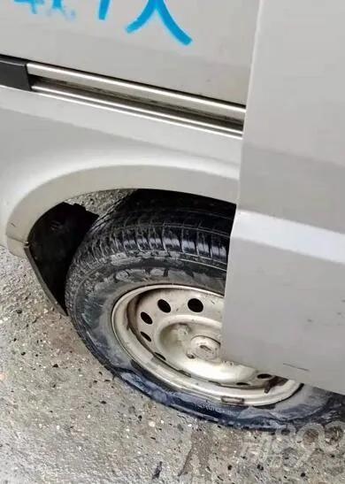 襄阳宝马车涉水被淹,宝马涉水后机油报警