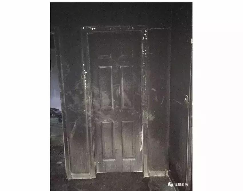 晚上睡觉不关卧室门有什么危害,睡觉卧室门关不关好吗