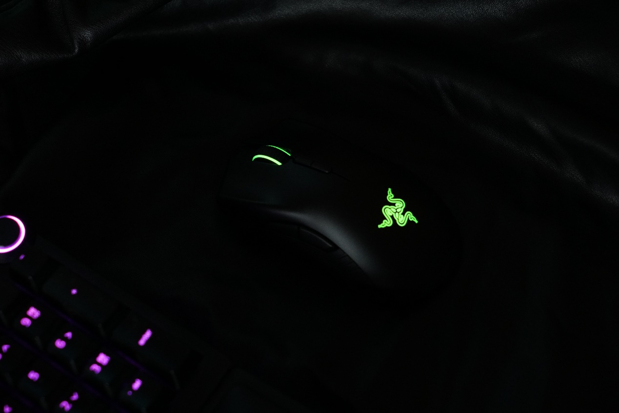 雷蛇曼巴眼镜蛇无线版鼠标开关键,雷蛇曼巴眼镜蛇无线版灯光