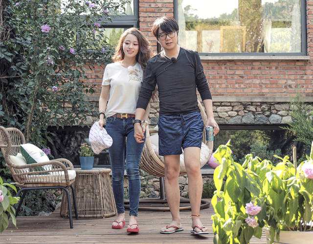 郎朗和多名小朋友同台演出,郎朗少年