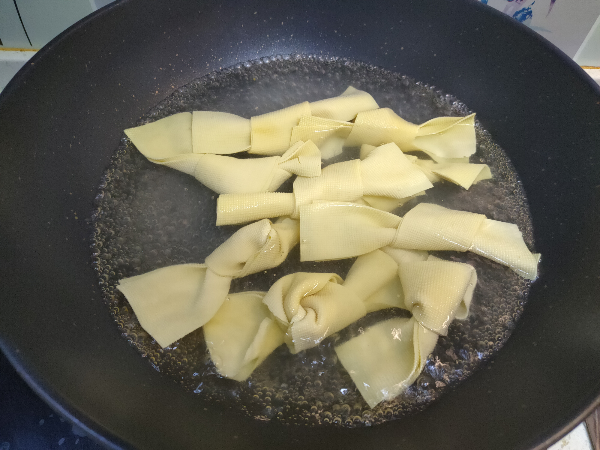 牛肉板面的正宗做法汤汁,牛肉板面好吃的家常做法